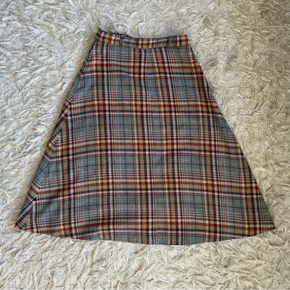 Classic vintage a-line wool plaid skirt